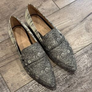 Chic Black and Gray Women's Loafers